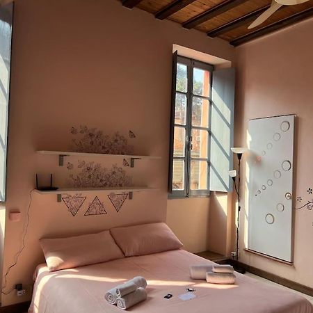 Minimal Studio Con Travi A Vista Piacenza Exteriér fotografie